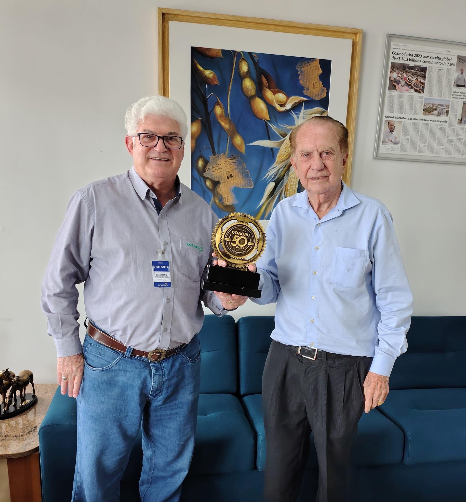 Presidente da Coagru visita a Coamo.