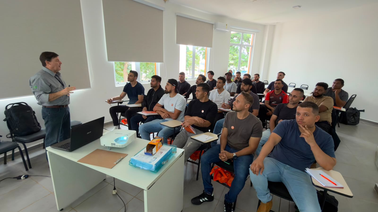 Novos eletricistas da Copel iniciam capacitação.