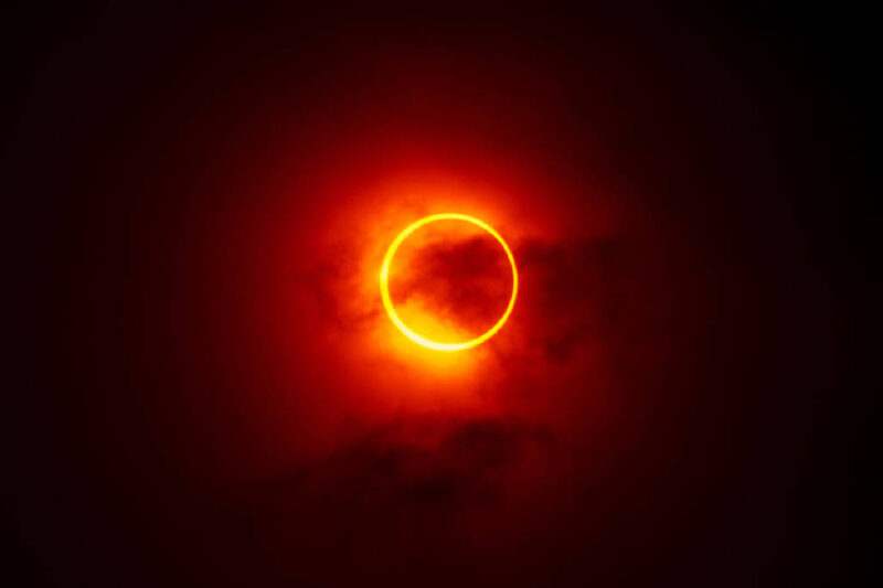 Eclipse solar anular "anel de fogo" será parcialmente visível no Paraná .