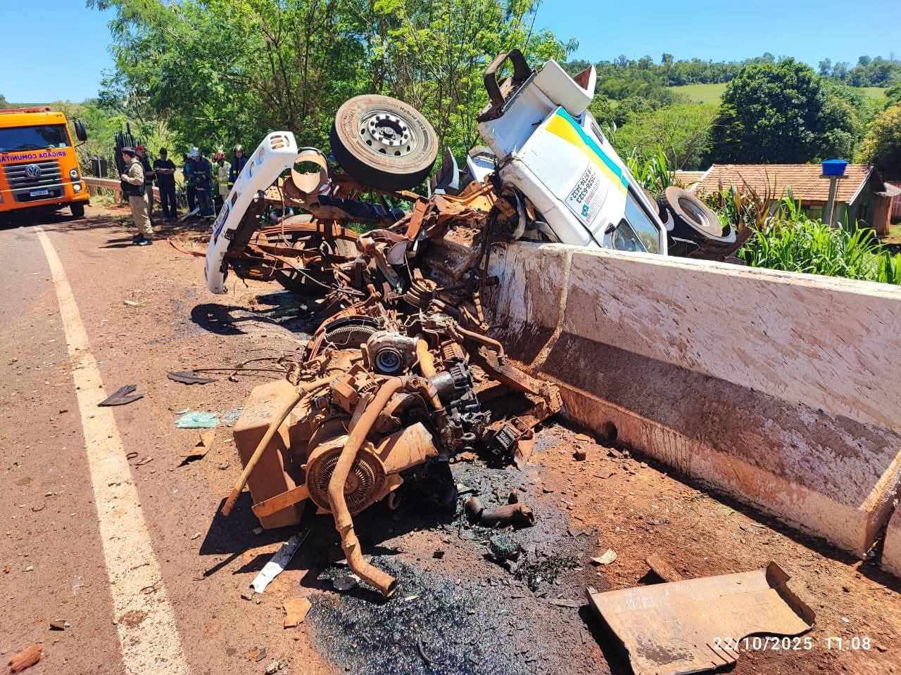 Homem morre em grave acidente com caminhão na PR-239.