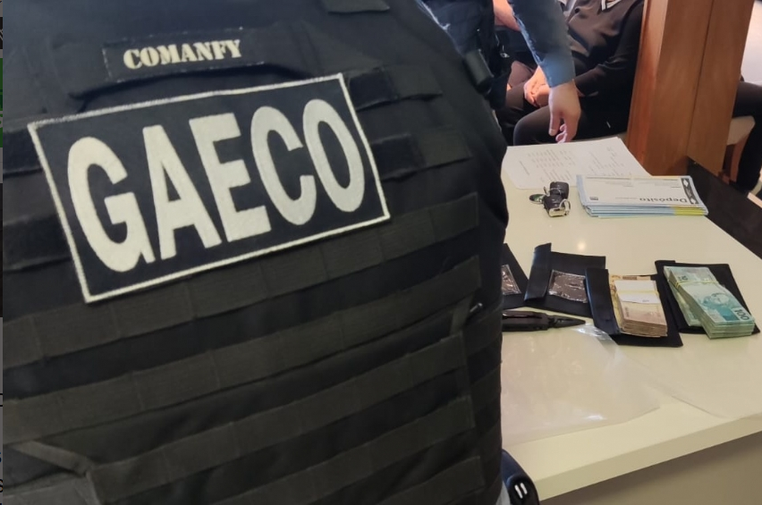 Gaeco cumpre mandados e mira esquema milionário de jogo do bicho e lavagem de dinheiro em Arapongas.