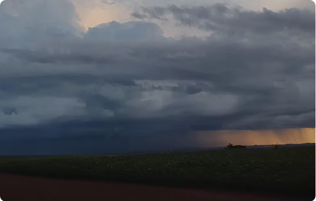 Mais de 350 cidades do Paraná estão sob aviso de perigo de tempestade nesta sexta-feira (12).