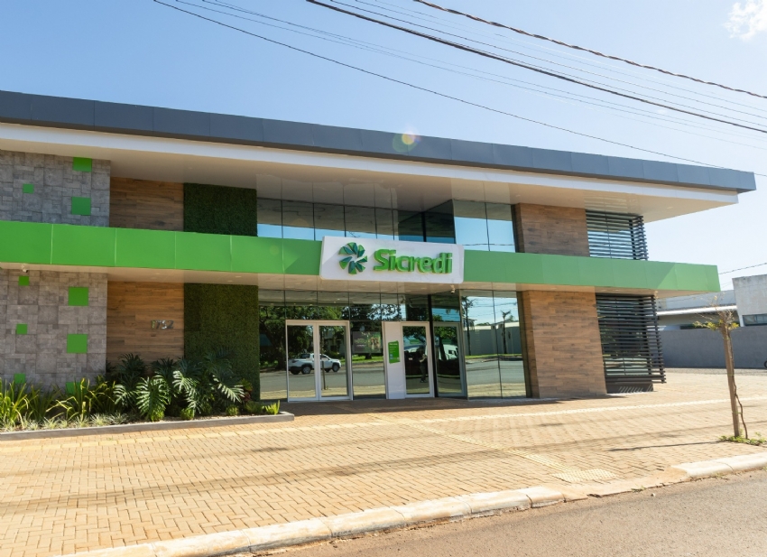 Sicredi reúne crédito pessoal, imobiliário e financiamento de veículos em portfólio voltado ao planejamento financeiro do associado.