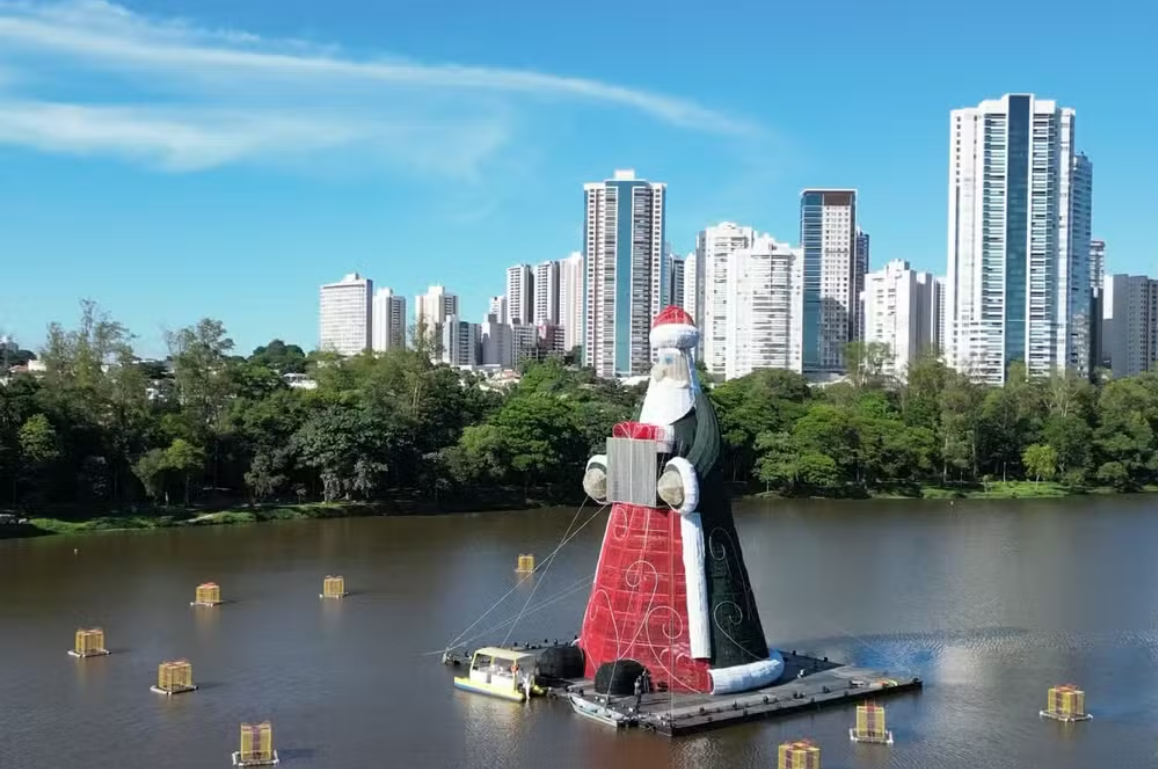 Maior Papai Noel do mundo está no Paraná, confirma Guinness.