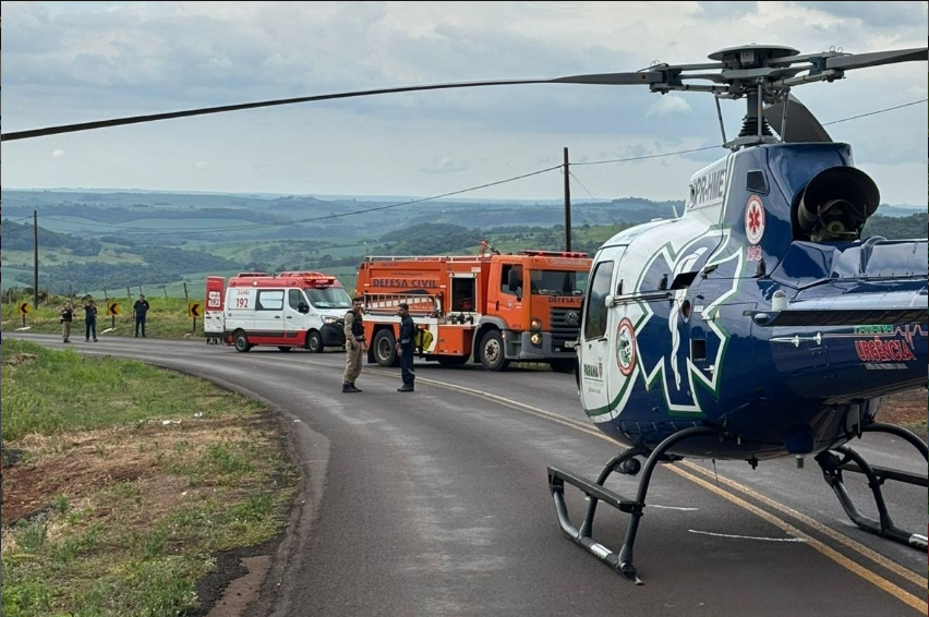 Jovem é resgatado por equipe aérea do SAMU após queda de moto na PR-239, em Nova Aurora.