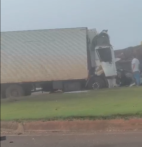 Grave acidente é registrado na BR-369 em Ubiratã.