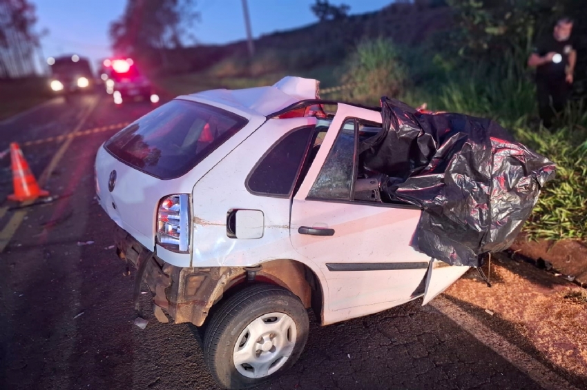 Seis pessoas morrem em batida frontal entre carro e ônibus na PR-490; duas crianças estão entre as vítimas.