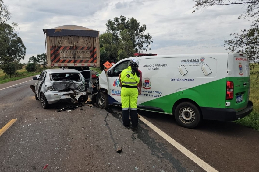 Ambulância de Campina da Lagoa se envolve em grave acidente na BR-369
