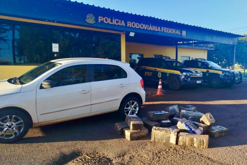PRF apreende 300 quilos de maconha e recupera carro furtado na BR-369, em Ubiratã.