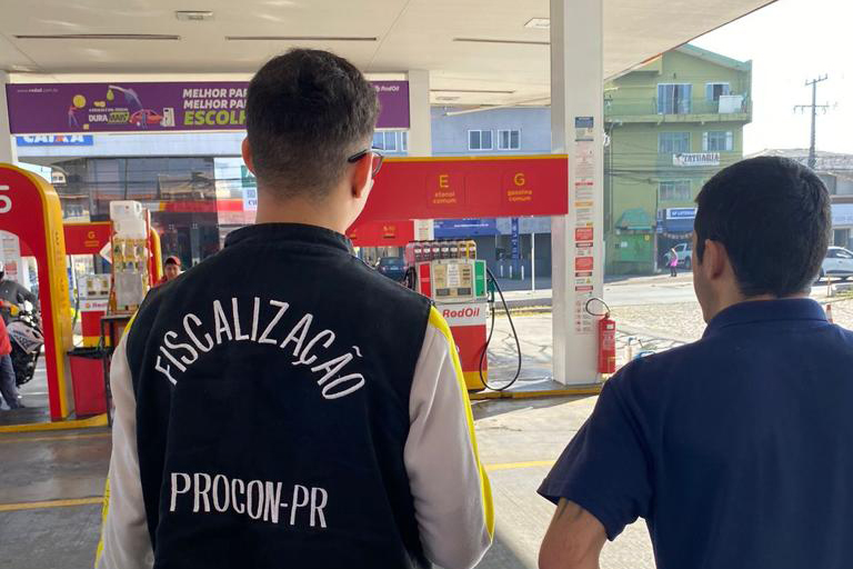 Procon-PR participa de força-tarefa integrada de fiscalização do preço dos combustíveis.