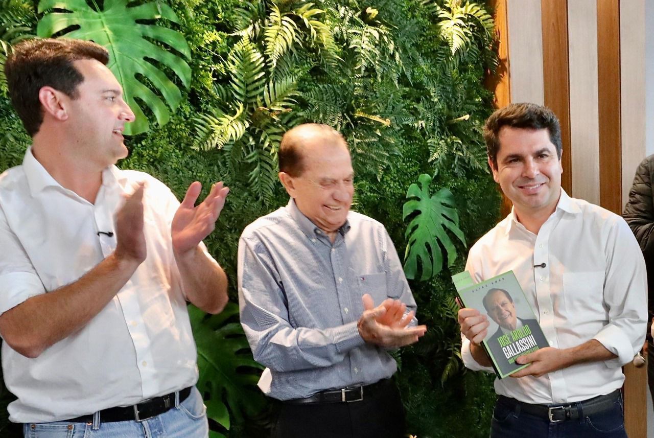Em Campo Mourão, Curi diz que a Coamo dá exemplo de um Paraná sustentável.