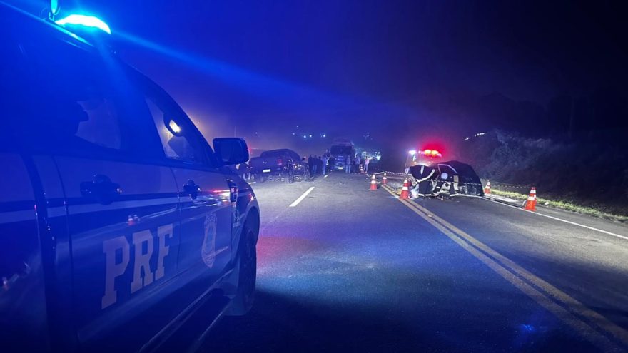 Tragédia : Família morre em acidente na BR-476 e interdita rodovia.