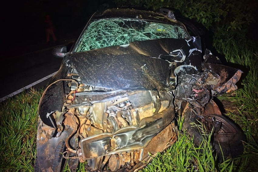 Cinco pessoas ficam feridas em acidente envolvendo carro e moto na PR-364 entre Campina da Lagoa e Altamira.