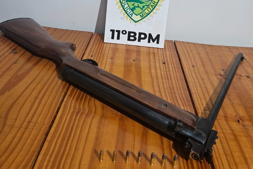 Desentendimento familiar termina com apreensão de arma e prisão em Barbosa Ferraz.