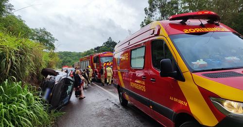 Acidente com capotamento na BR-163, em Cascavel.