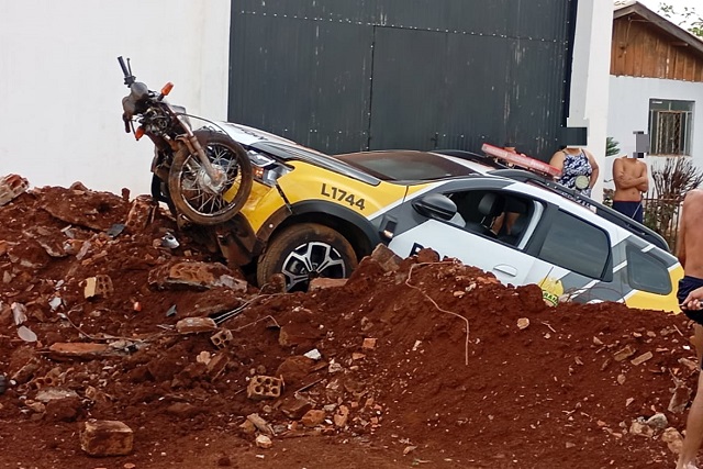 Motociclista em fuga é atingido por viatura da PM em Assis Chateaubriand