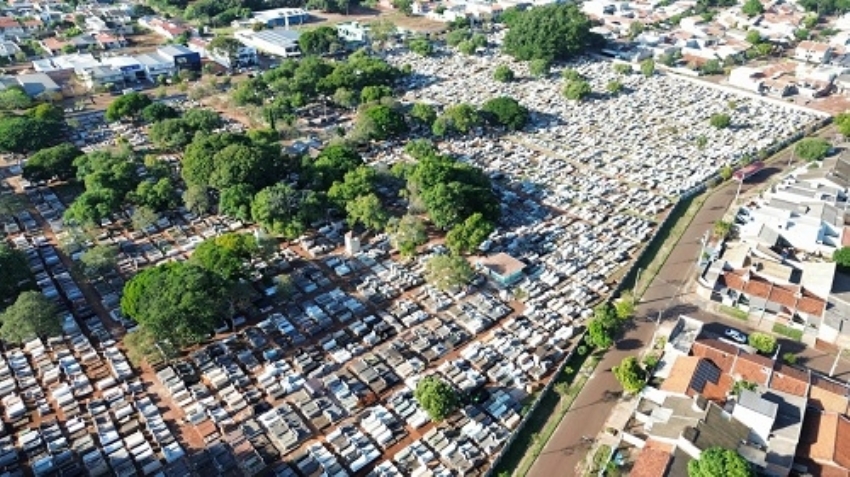 Prefeitura de Campo Mourão notifica famílias e fará retirada de restos mortais de 18 túmulos abandonados.