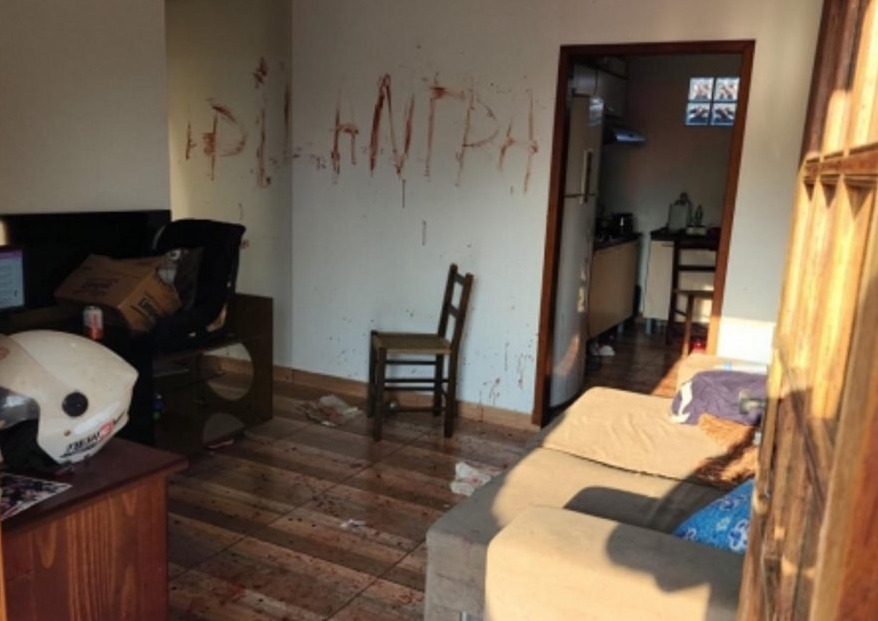 Mãe e filho são brutalmente espancados por homem.