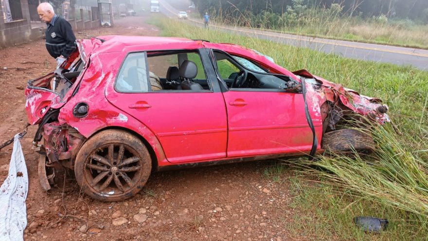 Jovem morre após ser ejetado de veículo na PR-566